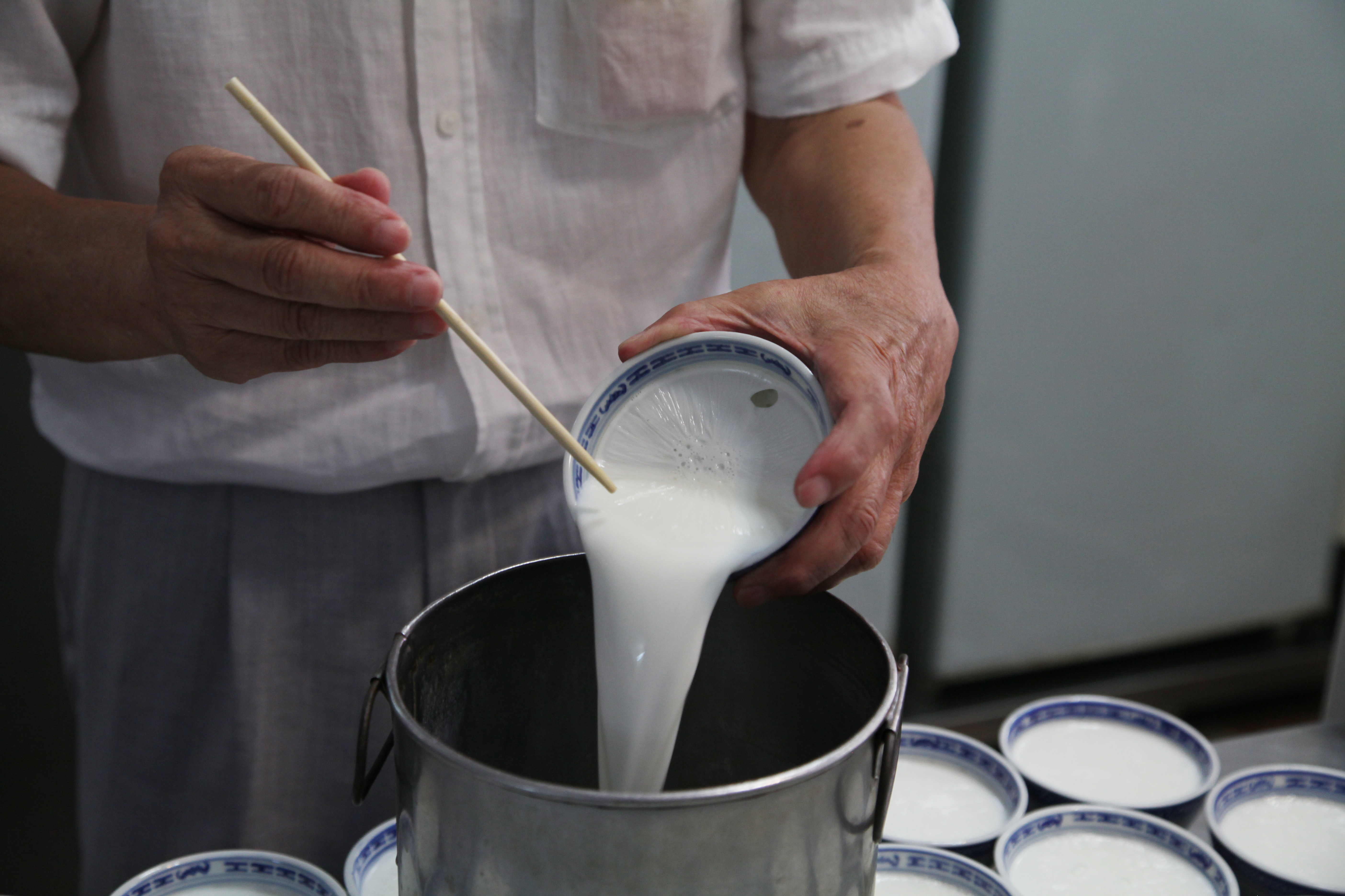 双皮奶制作技艺（戳皮）